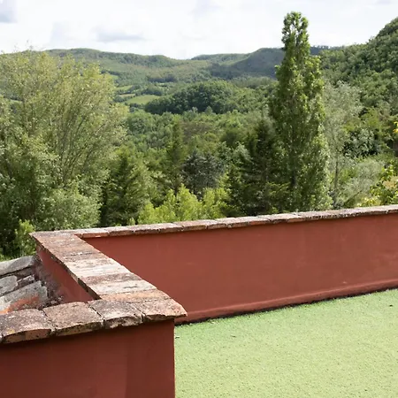 Villa Patti per gruppi fino a 20 persone, con piscina privata, camino e grande giardino nelle colline marchigiane-3